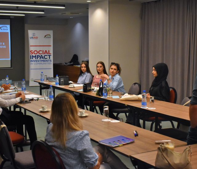 Обуки за управување со проекти: Оспособување на организации и младински клубови во четирите општини вклучени во проектот за “Инвестиции со општествено влијание во заедниците”