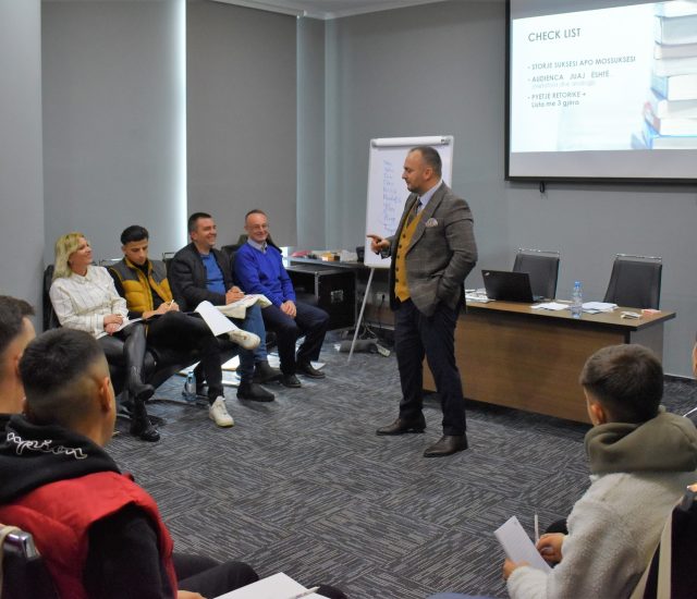 Обука за јавно говорење: Зајакнување на локалните лидери во општина Теарцe