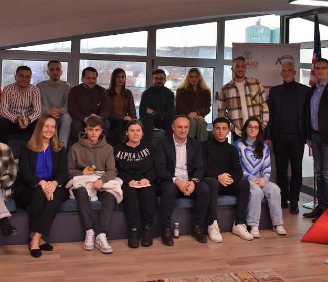 Соработка и поддршка: Претставничката на УСАИД Северна Македонија се среќава со персоналот и младинските клубови на нашиот проект