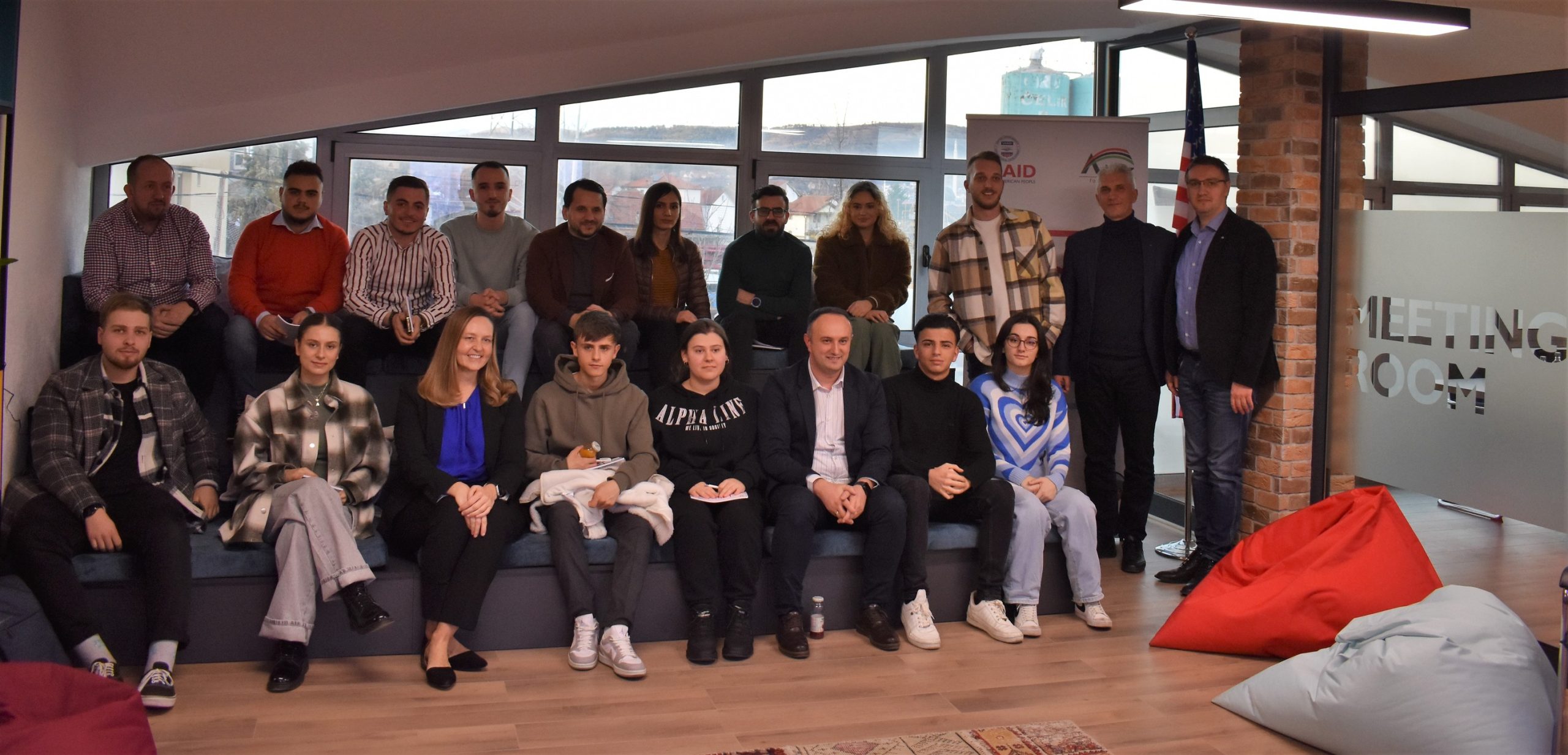 Cooperation and support: The representative of USAID North Macedonia meets the staff and youth clubs of our project