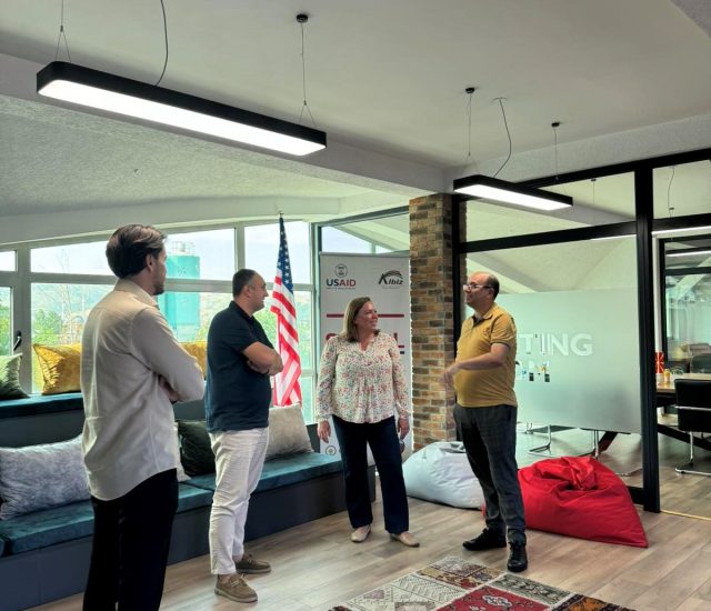 Плодни дискусии за развој на заедницата со Dawn Carmin, УСАИД Северна Македонија